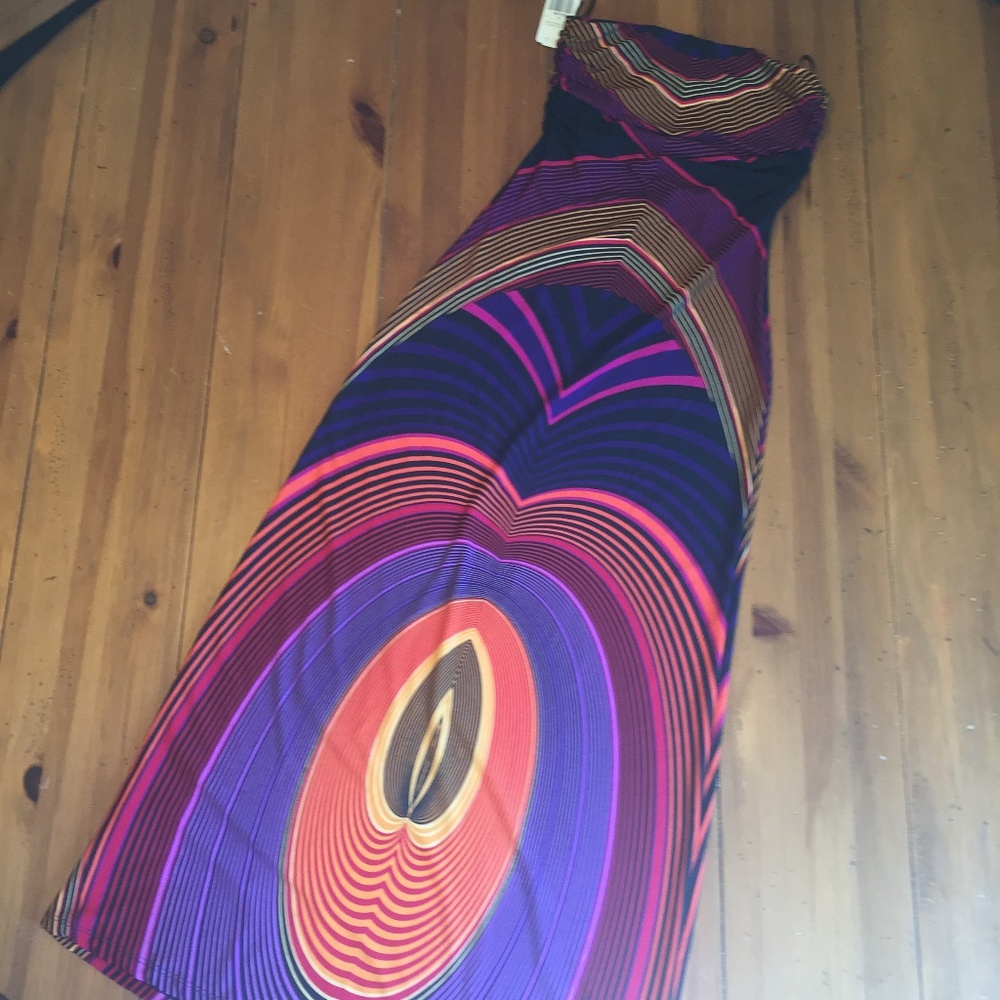 Unique NWT FOREVER XXI MAXI DRESS